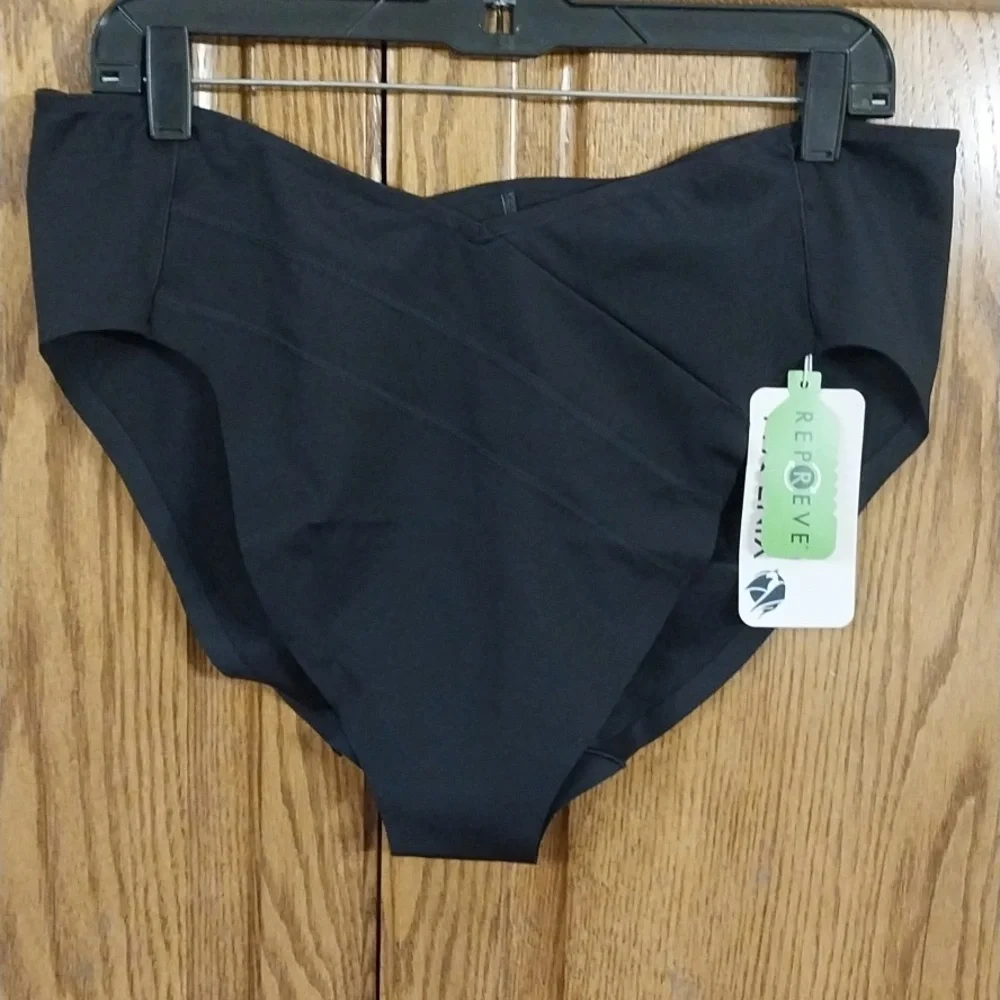 Phoenix NWT Malibu Angled Cheeky Bikini Size 1X Black UV Protection